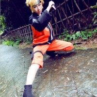 Cosplay Naruto avec une jolie pose