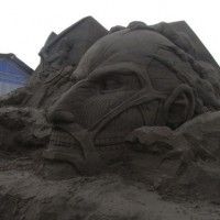 Sculpture sur sable de l'Attaque des Titans par Hosaka Toshihiko à Enoshima