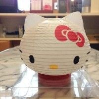 Un lampion papier Hello Kitty