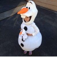 #LaReineDesNeiges cette jeune fille veut des gros calins! #Olaf