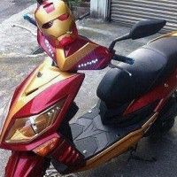 Si Holland avait pris ce scooter et ce casque durant la promo Iron Man 3. Ses déplacements seraient resté incognito.