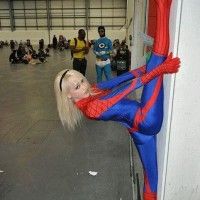 C'est le genre de #cosplay qui  fait grimper les garçons aux murs! #Spiderman