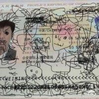 Ce chinois a eu la mauvaise idée de confier son passport à son fils de 4 ans!