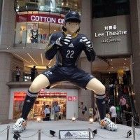 Statue géante du gardien Tom à Hong Kong