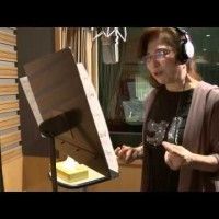 Aki Yashiro chante l'opening de Evangelion. Ca donne un l'air retro pas si mal!