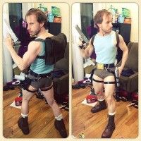Lara Croft se laisse aller! Elle est beaucoup moins féminine.