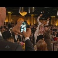 Golden Globe Awards: #BenedictCumberbatch photobombs Meryl Streep