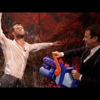 La vidéo où l'on voit Chris Hemsworth (Thor) en chemise mouillé