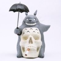 L'artiste KILAS réimagine #Totoro en messager de mort. La figurine est vendue tout de même 200$ et il va s'en dire qu'il n'a pas demandé ... [lire la suite]