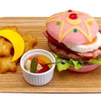 Au nom de lune, ce menu burger #SailorMoon coûte 13€! Pas assez fanboy pour cette punition!