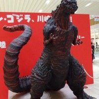 statue #Godzilla pour la promo du film japonais #Cinéma