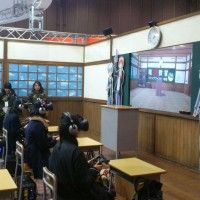 Une classe d'école qui joue avec des casques VR pour tuer leur professeur #AssassinationClassroom Jump Festa