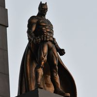 Statue Batman de 25 m sur le toit du ODEON Luxe Leicester Square cinema