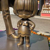 Statue Pinoko à la sortie ouest de la gare Higashi Kurume sur la ligne Seibu Ikebukuro au Japon Blackjack