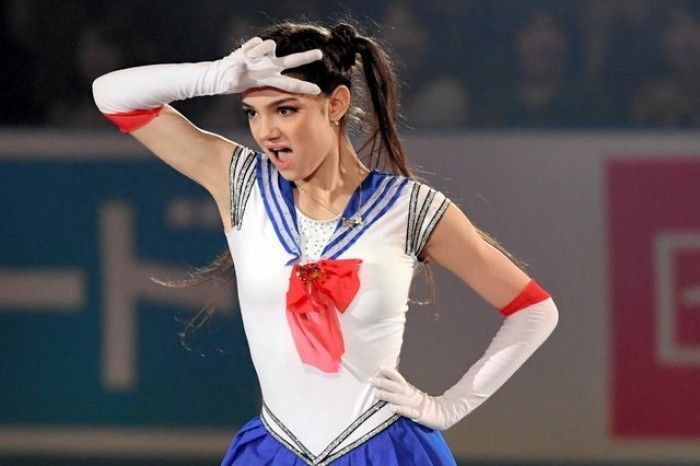 La championne du monde de patinage fait un show en Sailor Moon !