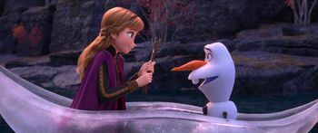 Anna et Olaf s’aventurent loin d’Arendelle dans un incroyable mais dangereux voyage afin d’aider Elsa à trouver des réponses sur le passé.